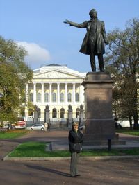 Russisches Museum, Puschkin-Denkmal